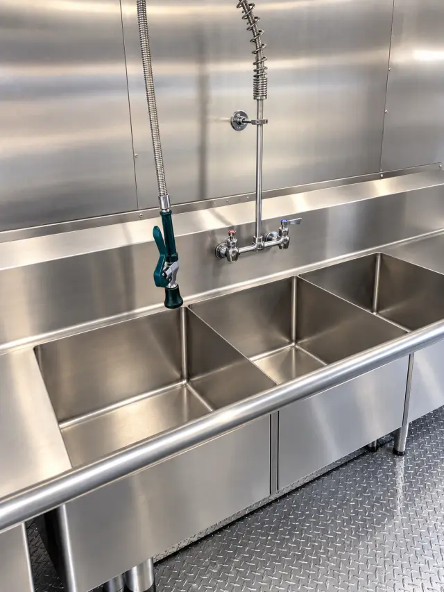 26ft Baby Bulk Kitchen additional view
