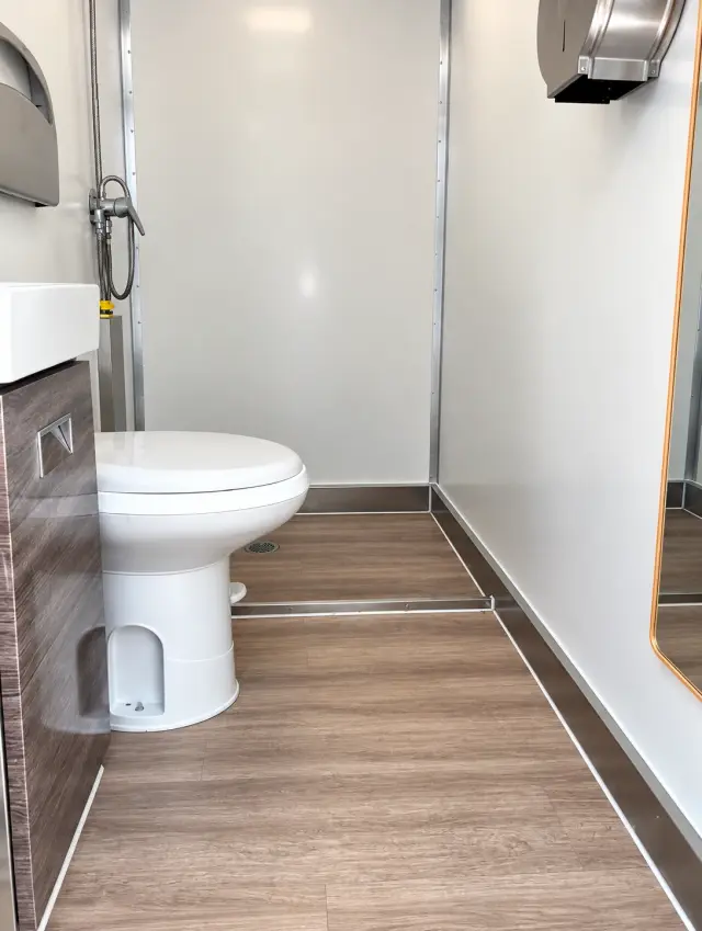 30ft Shower-Restroom Combination Trailer (10 Stalls) additional view
